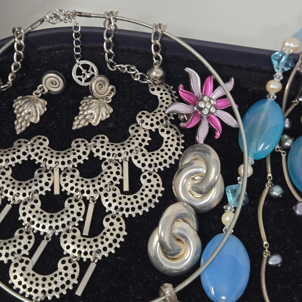 Silvertone Vintage to Modern Eclectic Jewelry Lot Crown‎ Trifari Napier WHBM - Picture 5 of 16